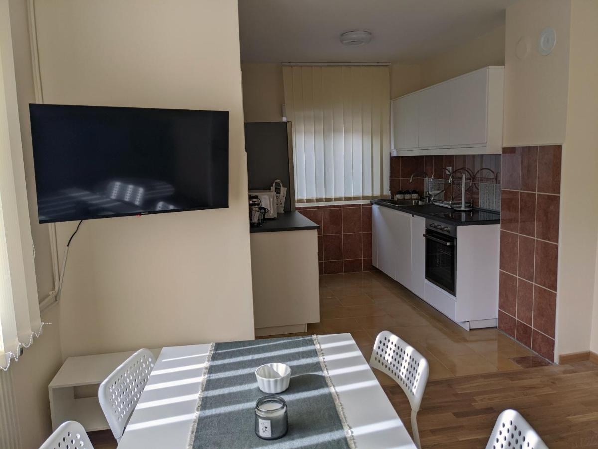 Affordable And Newly Renovated 1-Bedroom Apartment Кралево Экстерьер фото