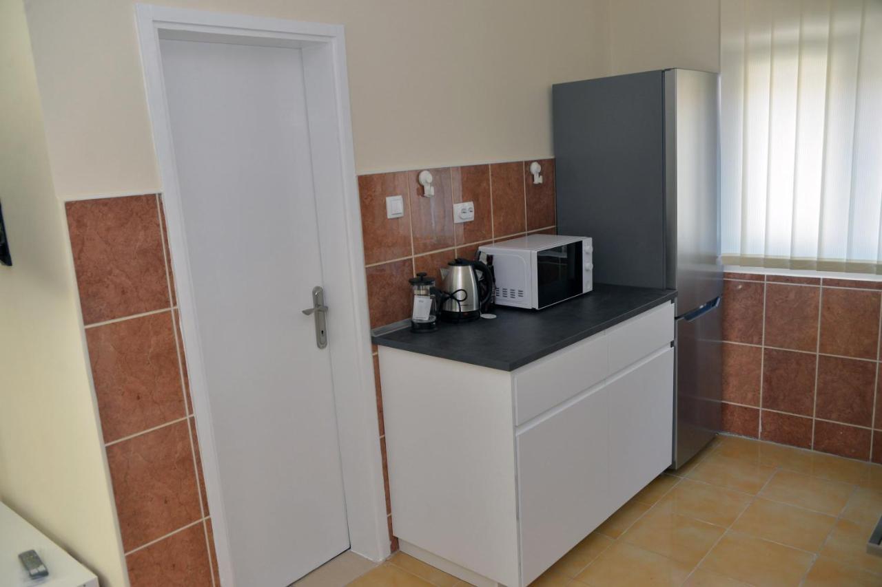 Affordable And Newly Renovated 1-Bedroom Apartment Кралево Экстерьер фото