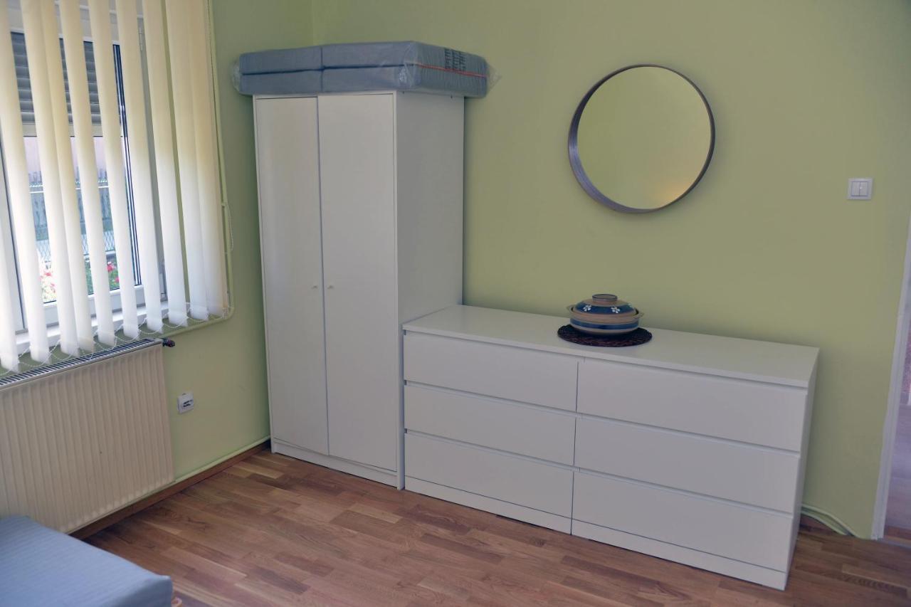 Affordable And Newly Renovated 1-Bedroom Apartment Кралево Экстерьер фото