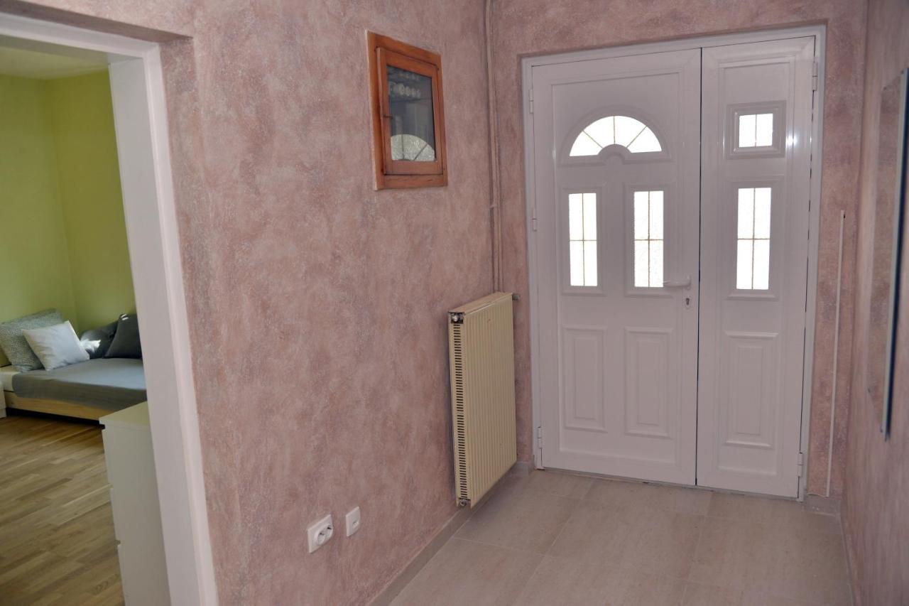 Affordable And Newly Renovated 1-Bedroom Apartment Кралево Экстерьер фото