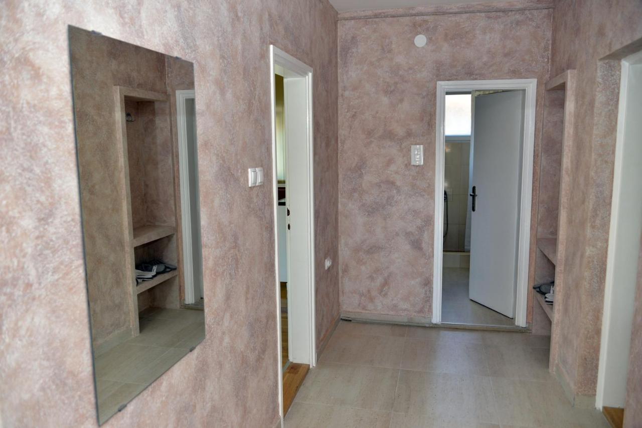 Affordable And Newly Renovated 1-Bedroom Apartment Кралево Экстерьер фото